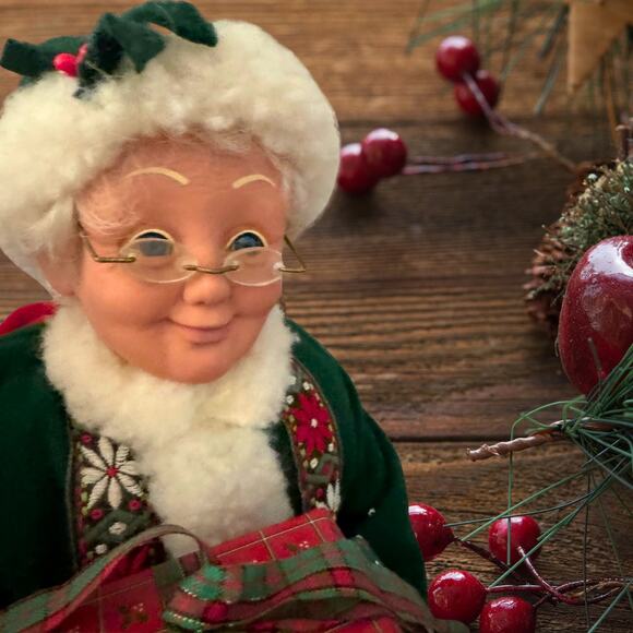 1994 Holiday Creations Animated Santa & Mrs. Claus on Wooden Bench – Santa Moves - Picture 4 of 12